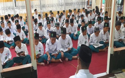 Budayakan Baca Al-Quran, MIDU Pky Ajak Para Siswanya Tadarusan