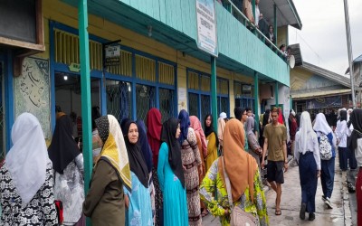 SUASANA HARI PERTAMA SEKOLAH, DI TAHUN AJARAN BARU MI DARUL ULUM PALANGKA RAYA