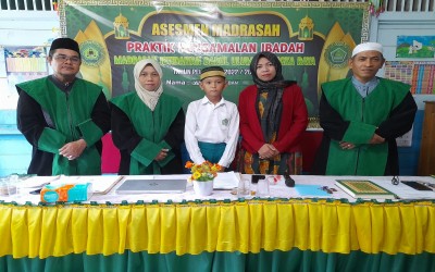 Peserta Didik Kelas VI MI Darul Ulum laksanakan ujian Praktek Pengamalan Ibadah